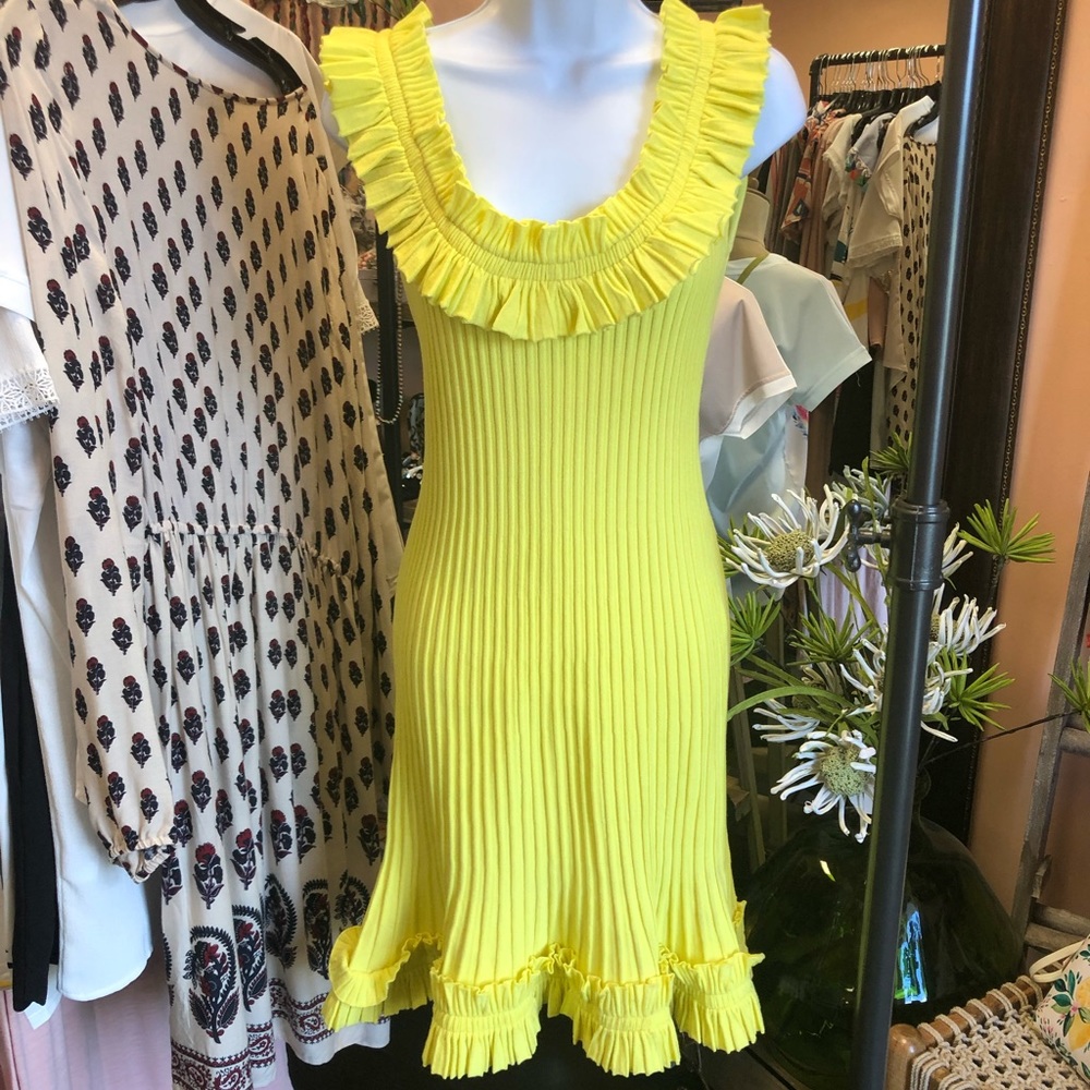 MILLY mid dress. Form fitting. Sleeveless.